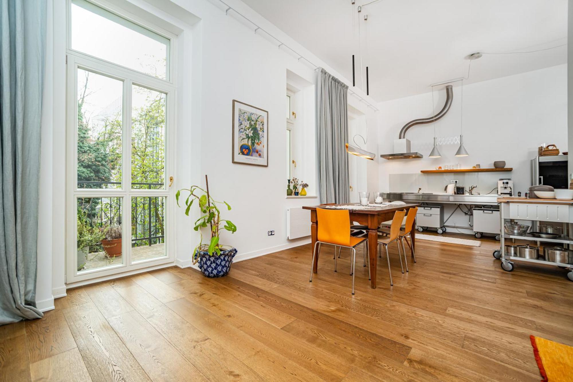 Appartamento Designer Two-bedroom With Terrace